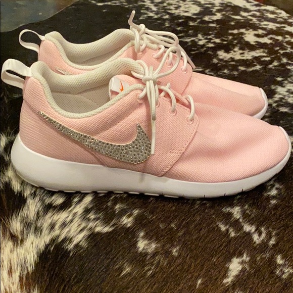 Nike Shoes - Nike roshe
